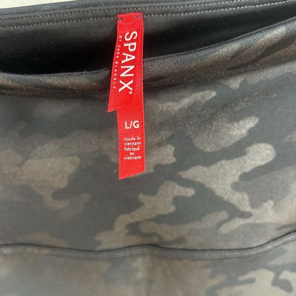 Spanx Leggings Women's Faux Leather Camo Print High Rise Compression Sz L - Picture 4 of 5